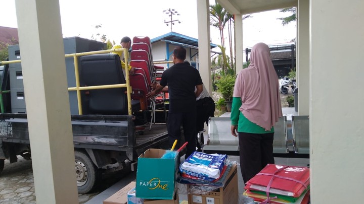 Pindahan Barang-barang kantor ke pindah Gedung Kantor yang Baru di Jalan Karya Bakti RT.09 Sindang Sari.