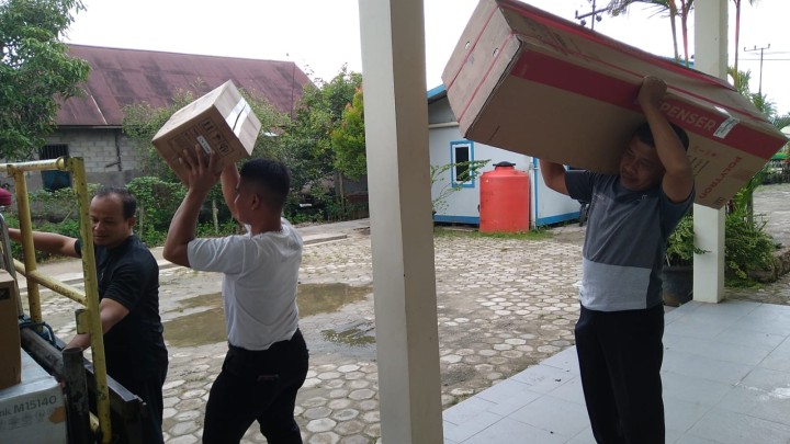 Pindahan Barang-barang kantor ke pindah Gedung Kantor yang Baru di Jalan Karya Bakti RT.09 Sindang Sari.