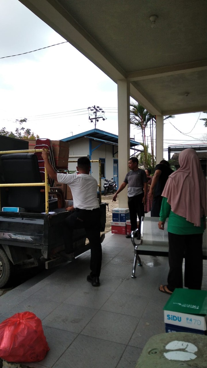 Pindahan Barang-barang kantor ke pindah Gedung Kantor yang Baru di Jalan Karya Bakti RT.09 Sindang Sari.