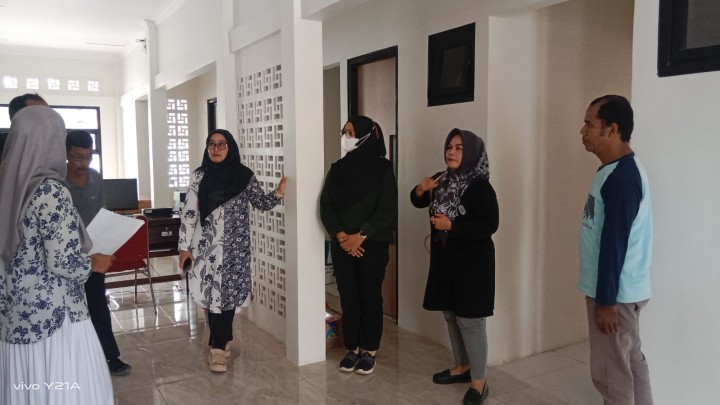 Kunjungan Bu Camat Sambutan sehubungan dengan persiapan kelurahan Sindang Sari mengikuti lomba kelurahan tahun 2025.