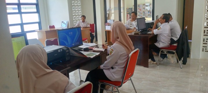 Rapat Kordinasi Internal Pegawai Kelurahan Sindang Sari.