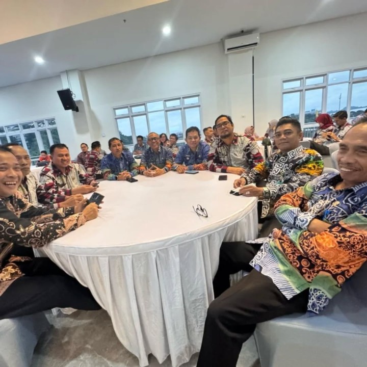Pembukaan Konsultasi Publik Rancangan Awal Rencana Pembangunan Jangka Menengah Daerah (RPJMD) Kota Samarinda Tahun 2025-2029. Di hadiri oleh lurah.