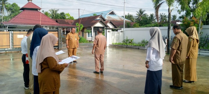 Rutinitas Apel pagi di Pemerintahan Kelurahan Sindang Sari