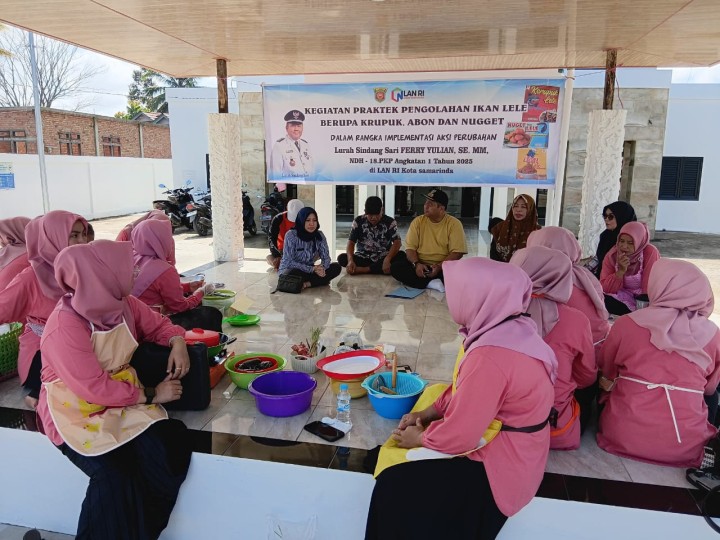 Pelatihan pembuatan makanan olahan dari ikan lele berupa kerupuk,abon dan nugget yg bersumber dari pembudidaya lele Sindang sari