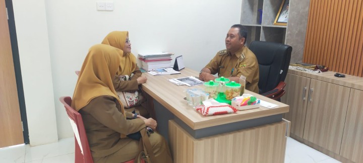 Operasi pasar untuk tabung gas elpiji 3 kg oleh Pertamina dan Disdag kota Samarinda sebanyak 360 tabung dgn harga Rp.18.000/tabung bagi warga  kel.sindang sari,Makroman dan pulau atas.