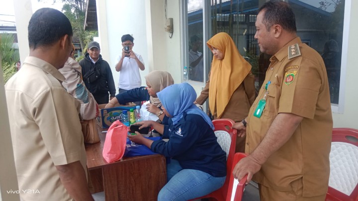 Operasi pasar untuk tabung gas elpiji 3 kg oleh Pertamina dan Disdag kota Samarinda sebanyak 360 tabung dgn harga Rp.18.000/tabung bagi warga  kel.sindang sari,Makroman dan pulau atas.