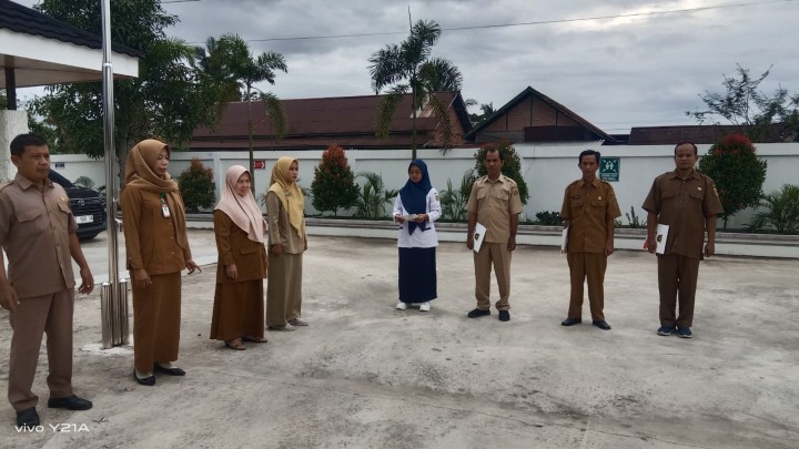 Rutinitas apel pagi di lingkungan pemerintahan Kelurahan Sindang Sari