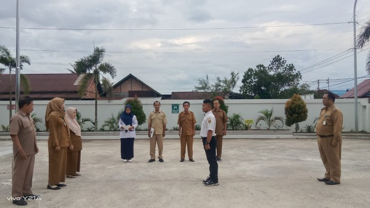 Rutinitas apel pagi di lingkungan pemerintahan Kelurahan Sindang Sari