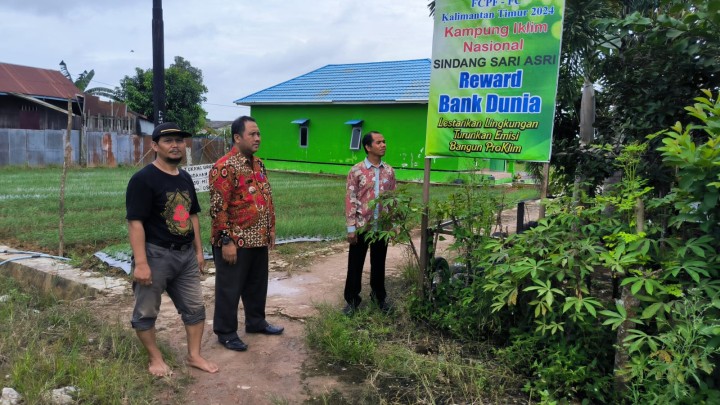 Monitoring Ke rumah Proklim meninjau Tanaman Hidroponik yang di kelola oleh warga setempat RT.09 Sindang Sari.