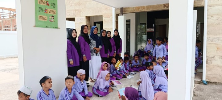 Kegiatan kunjungan siswa siswi TK DAHLIA ke perpustakaan Kel. Sindamg Sari dalam rangka Peningkatan Layanan Perpustakaan Berbasis Inklusi Sosial.