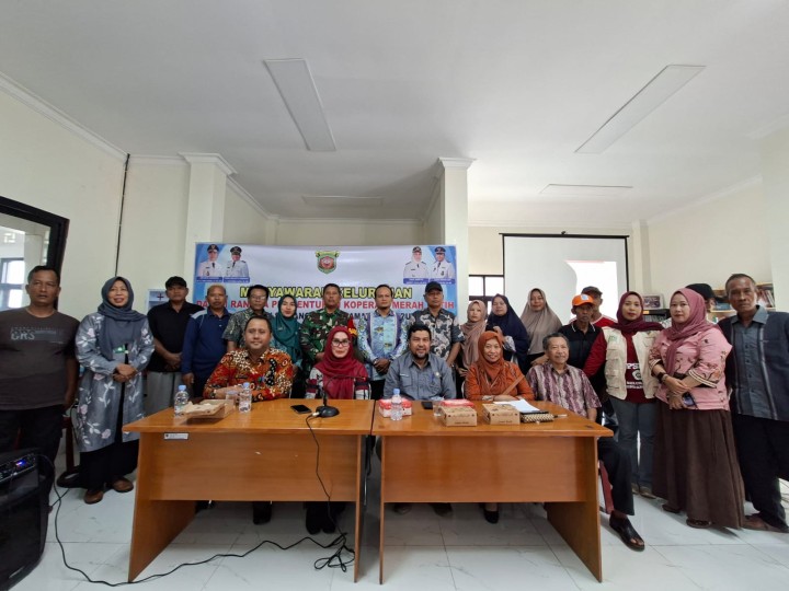 Rapat Musyawarah Pembentukan Koperasi Merah Putih Kelurahan Sindang Sari.