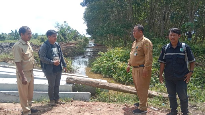 Monitoring Kegiatan Pengerjaan Jembatan Perbatasan Sindang Sari dan Desa Sidomulyo