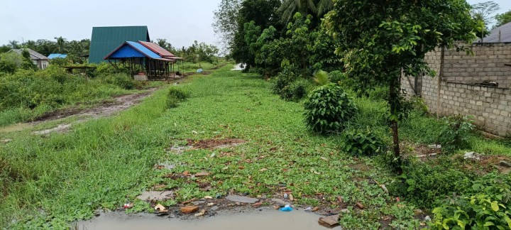 Monitoring lokasi rumah warga yang terdampak banjir,ketinggian air yakni di atas mata kaki orang dewasa