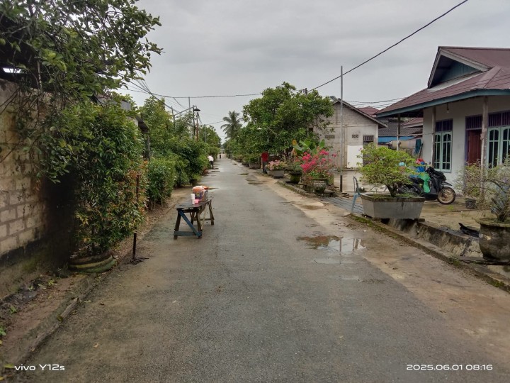 Hari Minggu Gotong Royong Mingguan oleh masyarakat Sindang Sari di lingkungan RT.4,7 dan RT.9 .