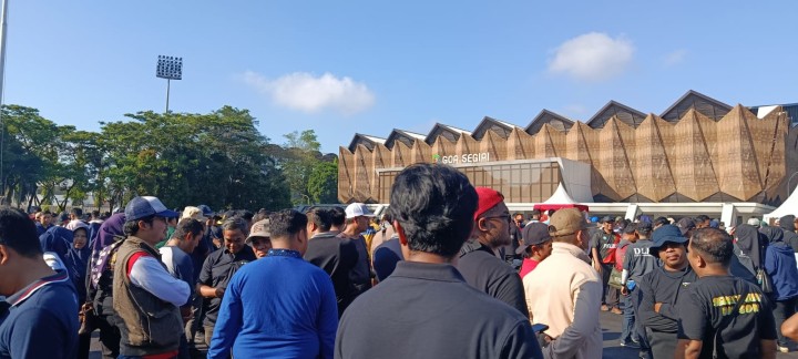 Apel Bersama dan Aksi Pungut Sampah Plastik di hadiri Lurah dan staf. Tema " Hari Lingkungan Hidup Sedunia 2025"