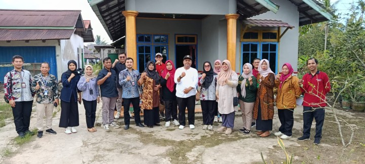 Kunjungan Bagian Perekonomian Pemkot samarinda dan Perbankan ke BUMRT Kelurahan Sindang Sari,Kecamatan Samabutan.