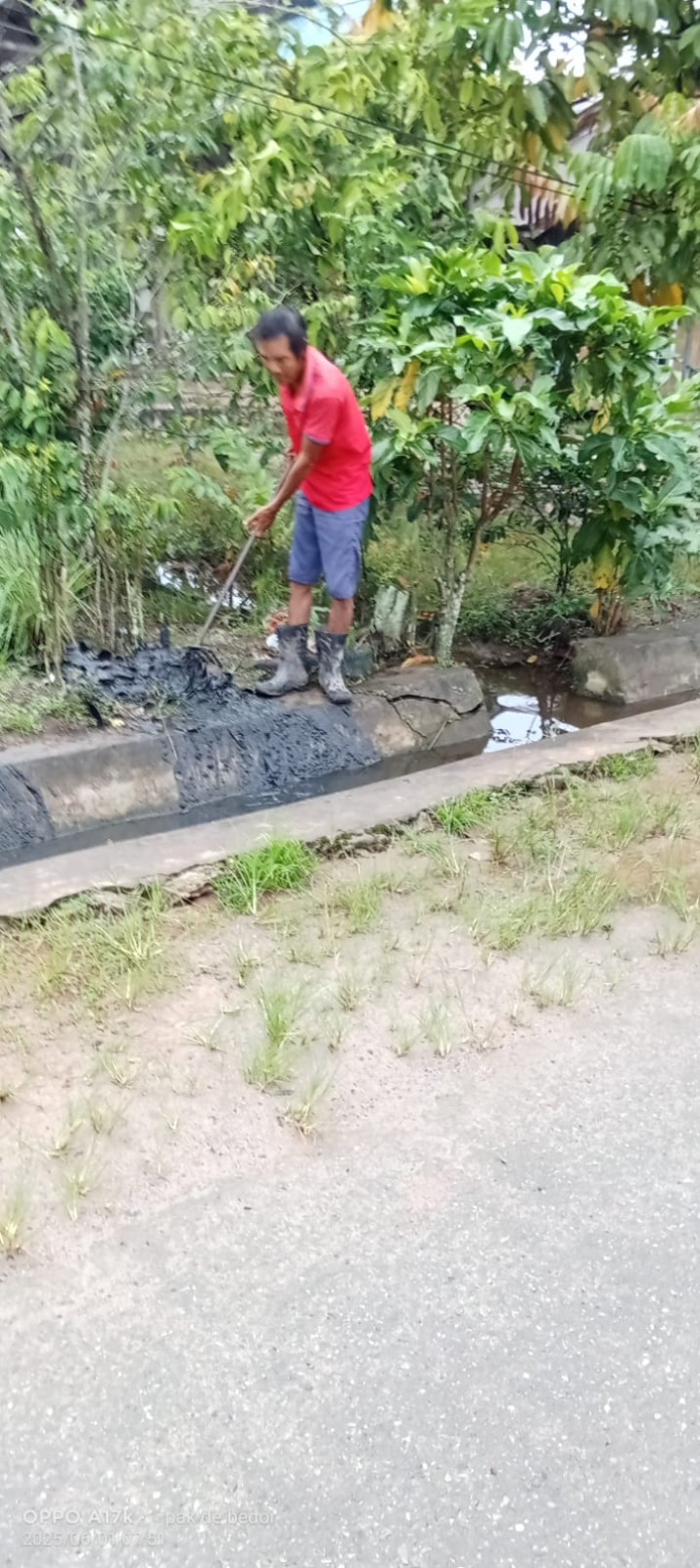 Gotong Royong Di wilayah RT.05 Sindang Sari