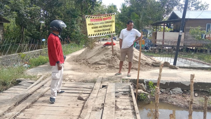 Monitoring Pengecekan pengerjaan Drainase Irigasi.