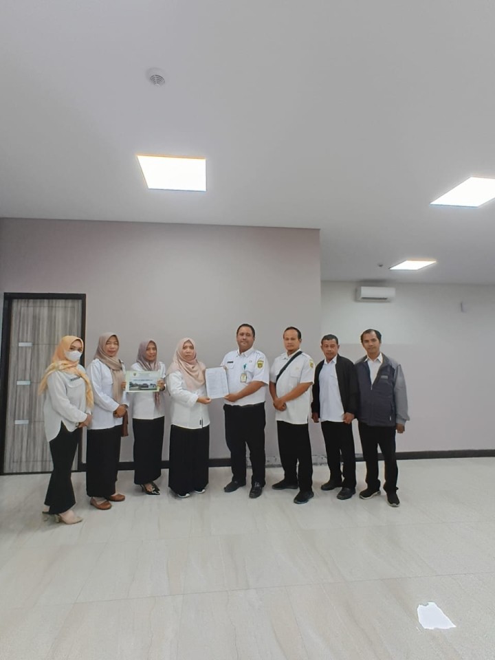 Penyerahan dan Verifikasi berkas Lomba Kelurahan Tingkat Provinsi bersama tim kelurahan,dinas sosial kota samarinda ke Dinas DPMPD Provinsi Kalimantan Timur.
