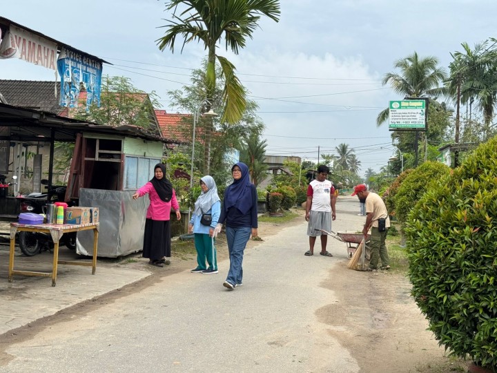 Gotong royong lingkungan Sindang Sari  serta peninjauan drainase/parit begoan perbatasan makroman dan sindangsari. melibatkan warga RT.05,RT.06,RT.07 dan RT.08 Sindang Sari.