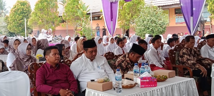Menghadiri acara Pelepasan Siswa-siswi Kelas VI SD Negeri 013 Sambutan. Tahun ajaran 2024-2025.