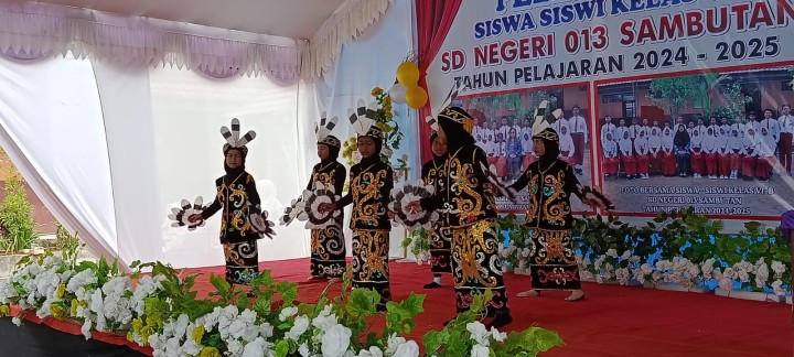 Menghadiri acara Pelepasan Siswa-siswi Kelas VI SD Negeri 013 Sambutan. Tahun ajaran 2024-2025.
