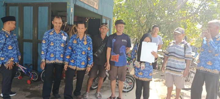 Pendampingan Kunjungan ke rumah warga bersama Tim Dinperindakop ke tempat produksi UMKM yakni Kripik Singkong,Sepeda dan Pembuatan Bukett/Cindera mata.