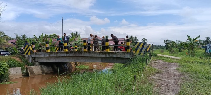 Rapat Koordinasi dan Peninjauan Drainase perbatasan Kelurahan Sindang Sari dan Kelurahan Makroman.
