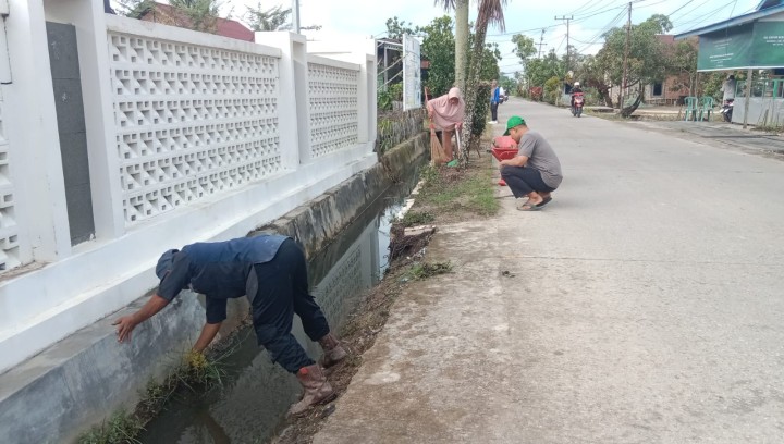 Kegiatan Gotong Royong oleh warga Sindang Sari