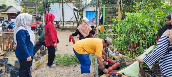 Kegiatan Gotong Royong oleh warga Sindang Sari