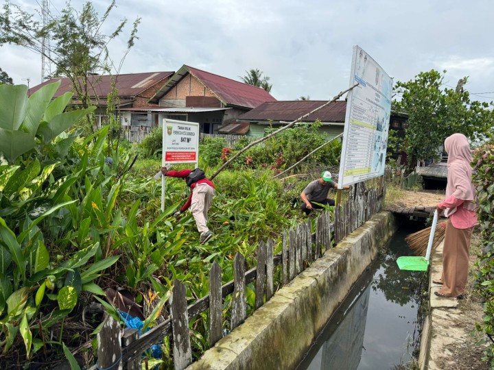 Kegiatan Gotong Royong oleh warga Sindang Sari