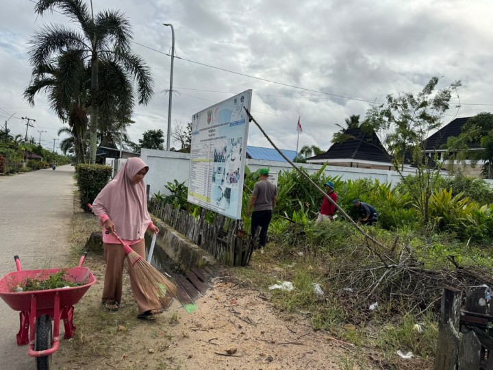 Kegiatan Gotong Royong oleh warga Sindang Sari