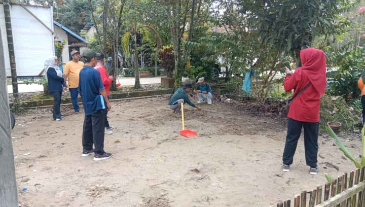 Kegiatan Gotong Royong oleh warga Sindang Sari