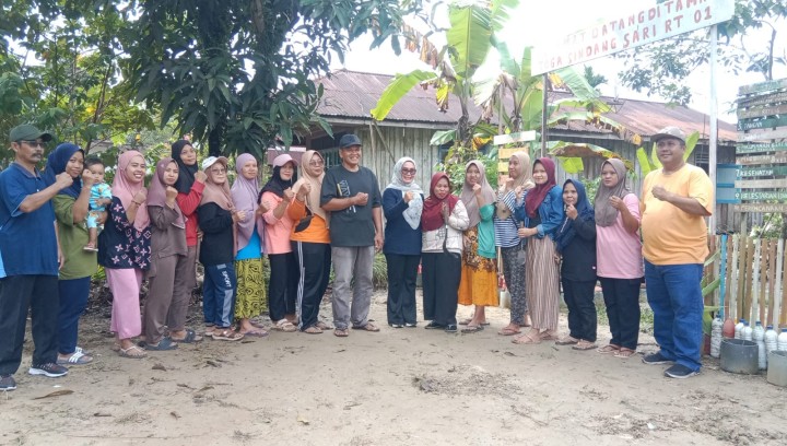 Kegiatan Gotong Royong oleh warga Sindang Sari