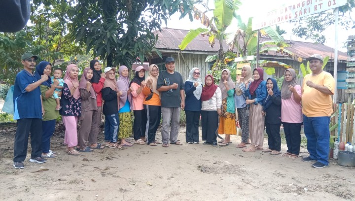 Kegiatan Gotong Royong oleh warga Sindang Sari