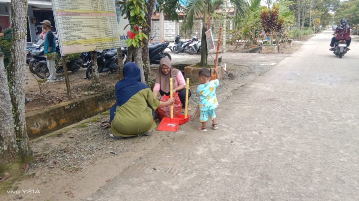 Kegiatan Gotong Royong oleh warga Sindang Sari