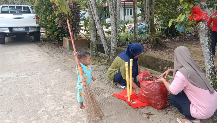 Kegiatan Gotong Royong oleh warga Sindang Sari