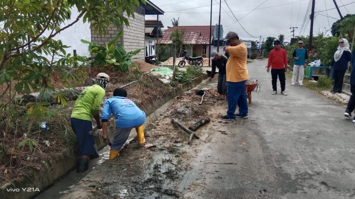 Kegiatan Gotong Royong oleh warga Sindang Sari