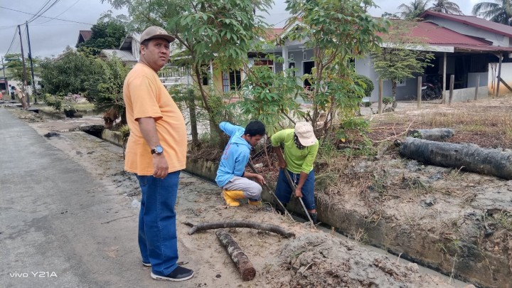 Kegiatan Gotong Royong oleh warga Sindang Sari