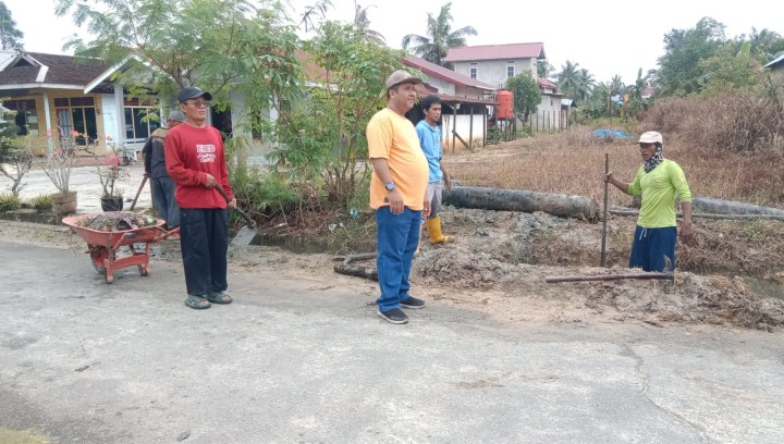 Kegiatan Gotong Royong oleh warga Sindang Sari