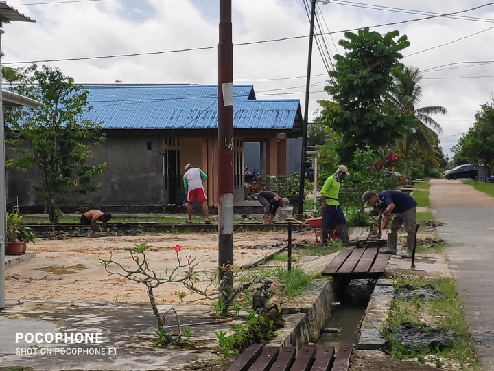 Kegiatan Gotong Royong oleh warga Sindang Sari