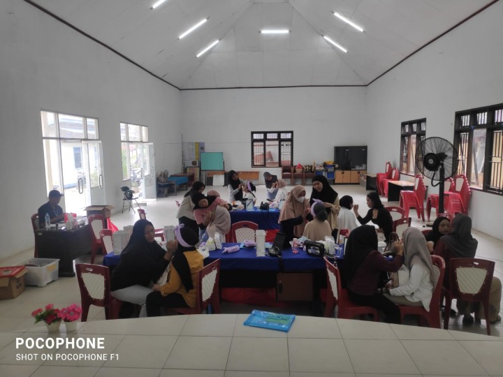 Kegiatan Pelatihan Tata Rias. Program Pemberdayaan Masyarakat (Probebaya).   #samarindamaju