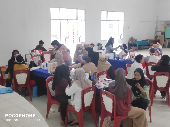 Kegiatan Pelatihan Tata Rias. Program Pemberdayaan Masyarakat (Probebaya).   #samarindamaju