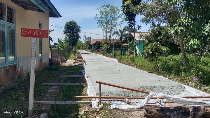 Monitoring Pengerjaan Pengecoran jalan Dahlia 1 wilayah RT.01 Sindang Sari.