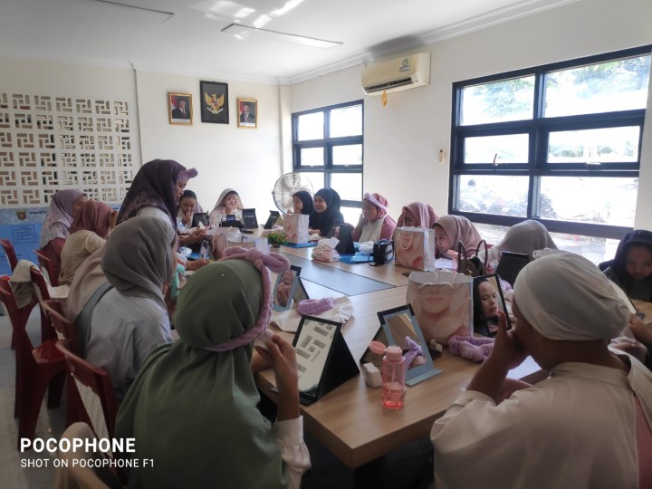 Penutupan Pelatihan Tata Rias (PROBEBAYA) Program Pemberdayaan.