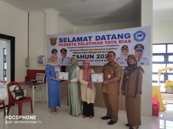 Penutupan Pelatihan Tata Rias (PROBEBAYA) Program Pemberdayaan.