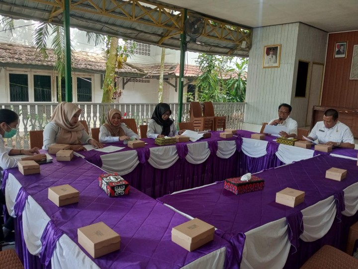 Rapat Pembinaan Sekolah Sehat ( UKS ) di hadiri Kasi Kesra Kelurahan. #samarindamaju