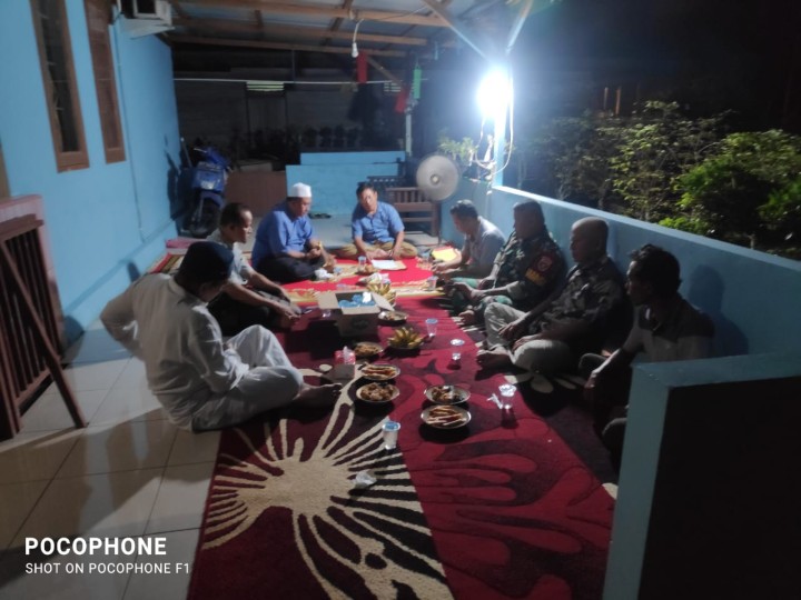 Rapat kordinasi permasalah PTSL  bersama   pak lurah Sindang sari ketua PTSL dan RT setempat.