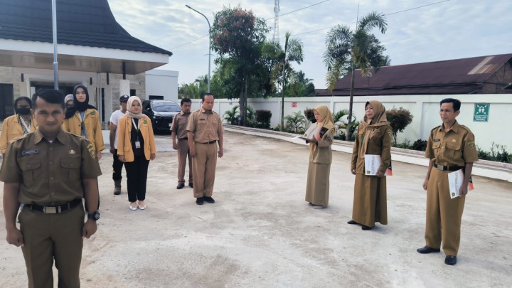 Rutinitas apel pagi di pemerintahan Kelurahan Sindang Sari