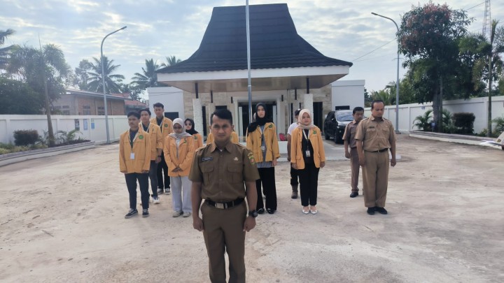 Rutinitas apel pagi di pemerintahan Kelurahan Sindang Sari